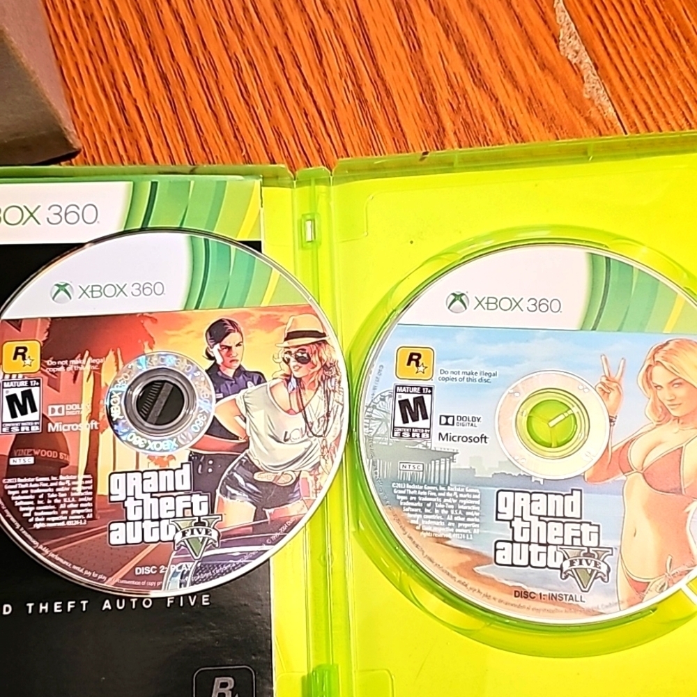 XBOX 360 GRAND THEFT AUTO FIVE -2 DISCS - USED